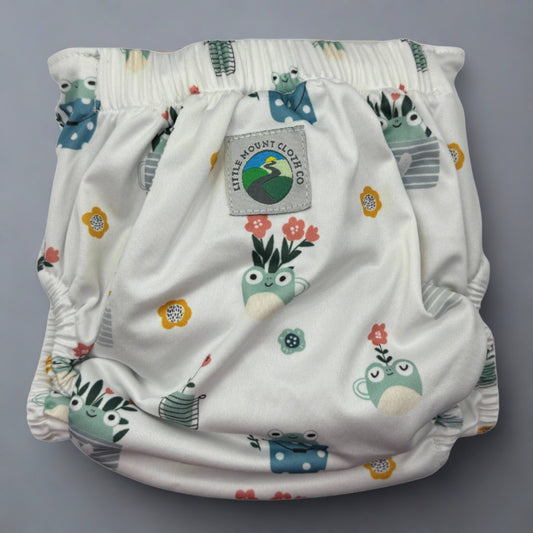 PETITE OS (8-35lbs) 3D Gusset Pocket™ Cloth Diaper in HOP IN THE BUCKET